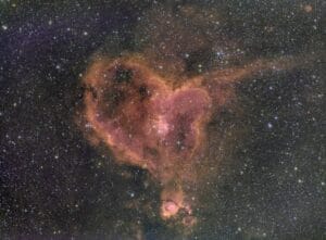 Kalp Bulutsusu: Göklerin Romantik Gösterisi HSO ile!