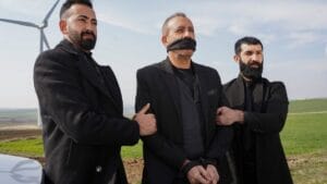 “Türkiye’nin Ünlü Rock Starı Haluk Levent, \”Üçlü Pürüz\” Filminde Ses Getirecek Rolüyle Karşımızda!”